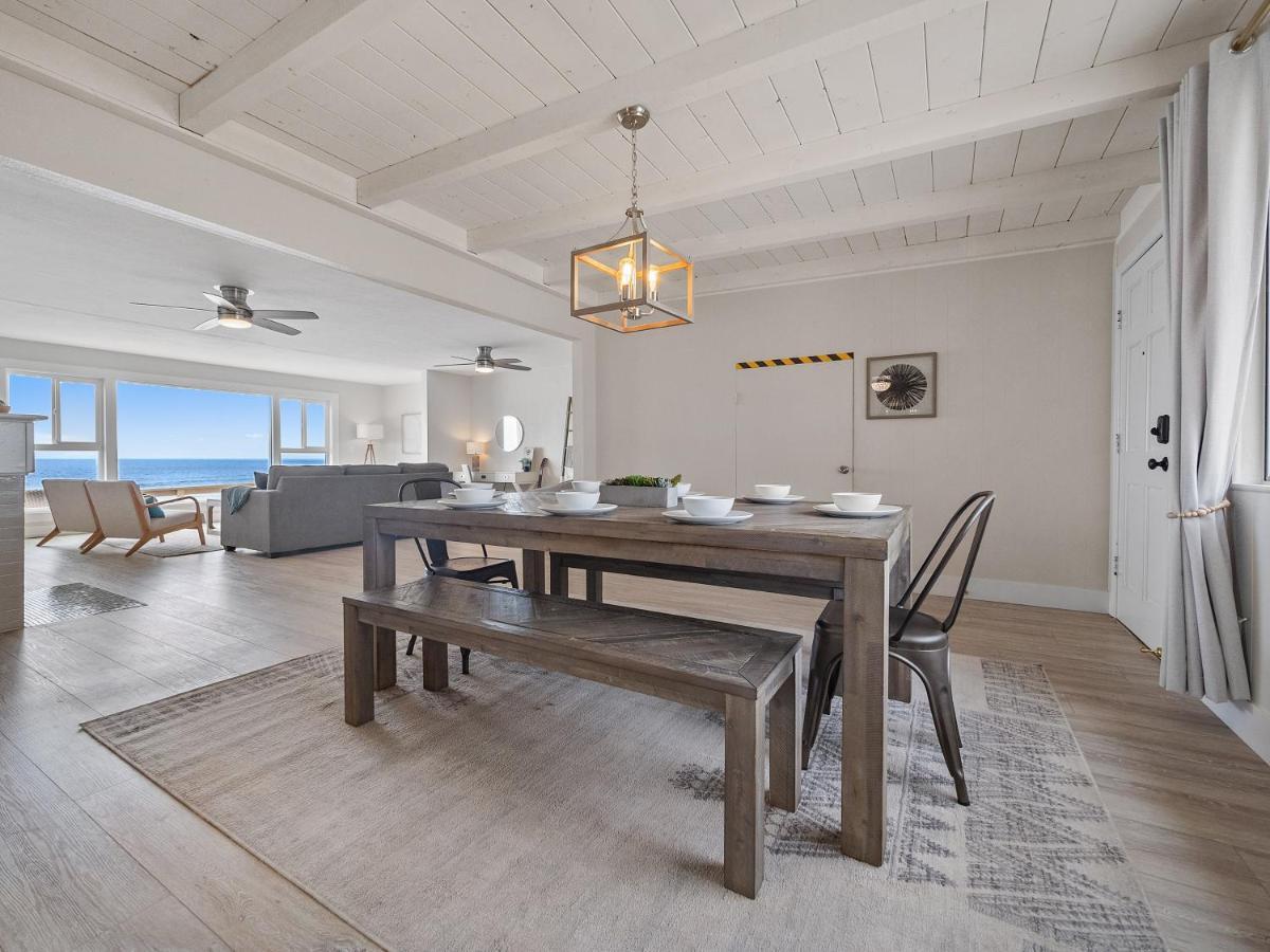 Stunning Oceanfront - Massive Patio, Hot Tub, Parking, Pet Friendly & Views! Villa