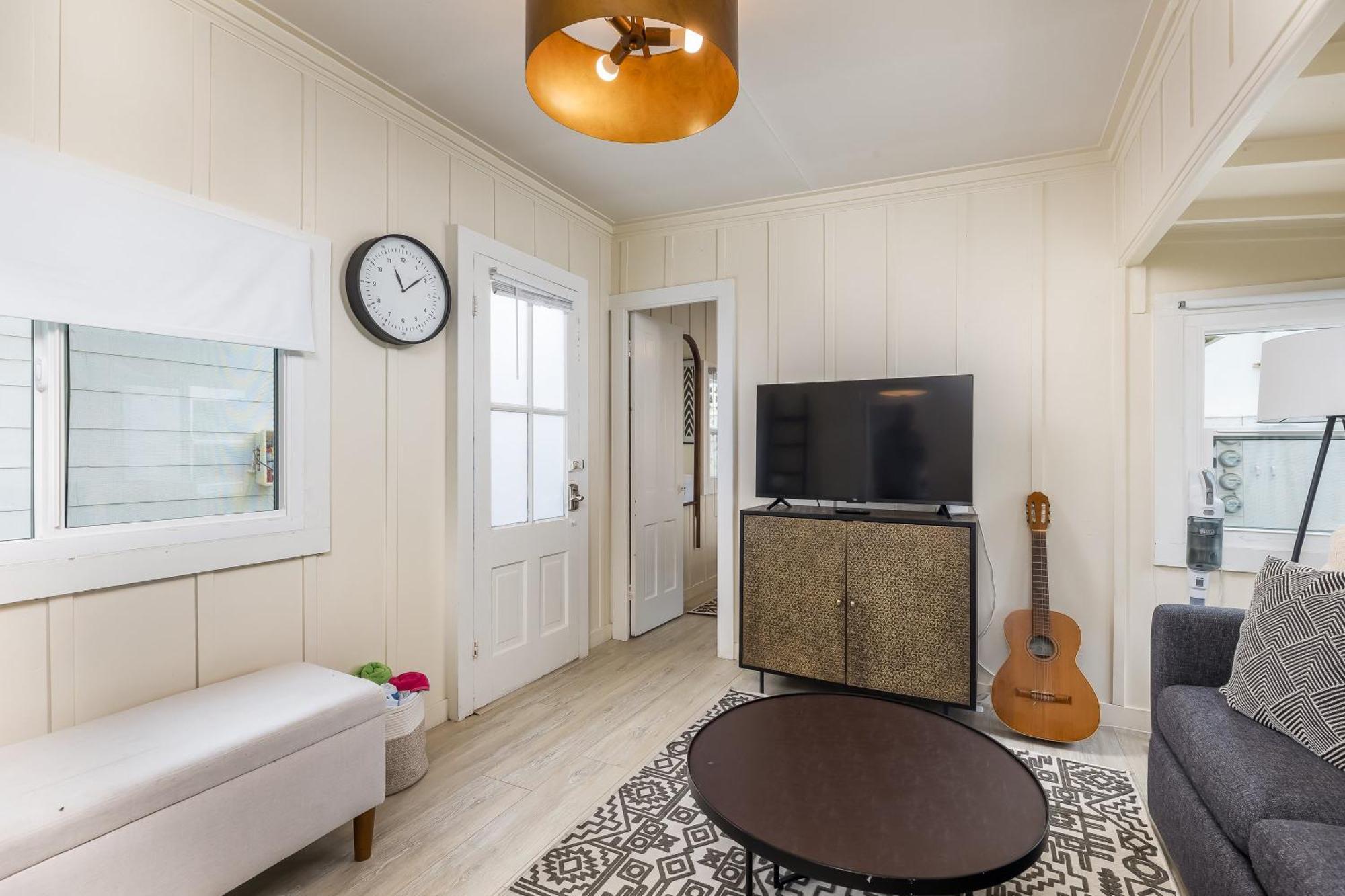 Stunning Oceanfront - Massive Patio, Hot Tub, Parking, Pet Friendly & Views! San Diego
