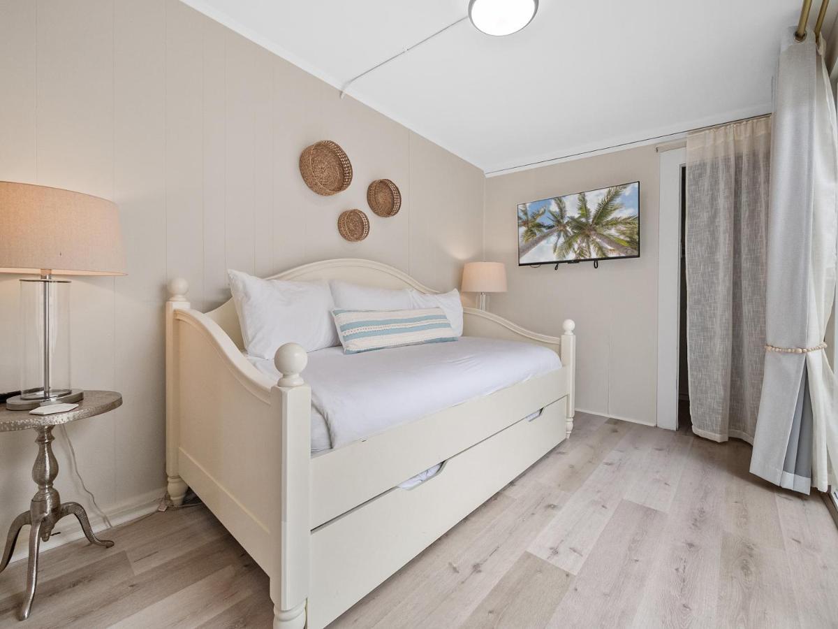 Villa Stunning Oceanfront - Massive Patio, Hot Tub, Parking, Pet Friendly & Views! San Diego