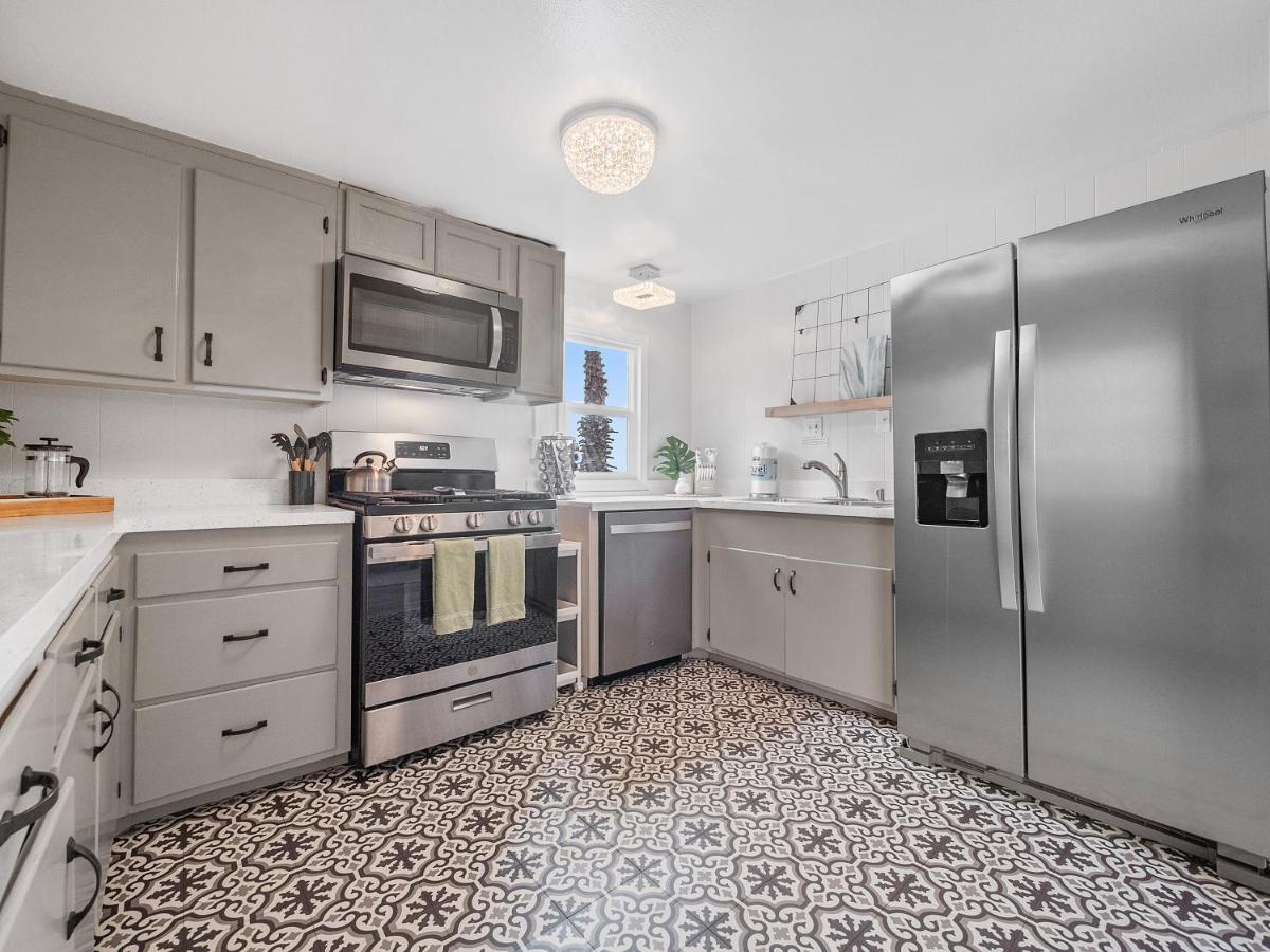 Stunning Oceanfront - Massive Patio, Hot Tub, Parking, Pet Friendly & Views! *