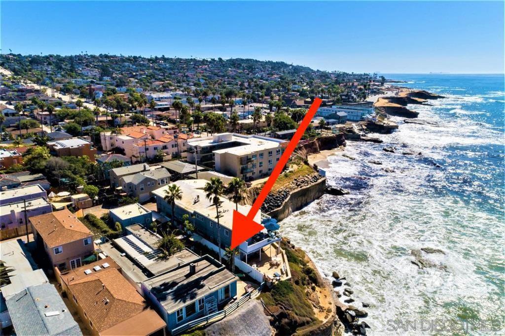 Stunning Oceanfront - Massive Patio, Hot Tub, Parking, Pet Friendly & Views! Villa *