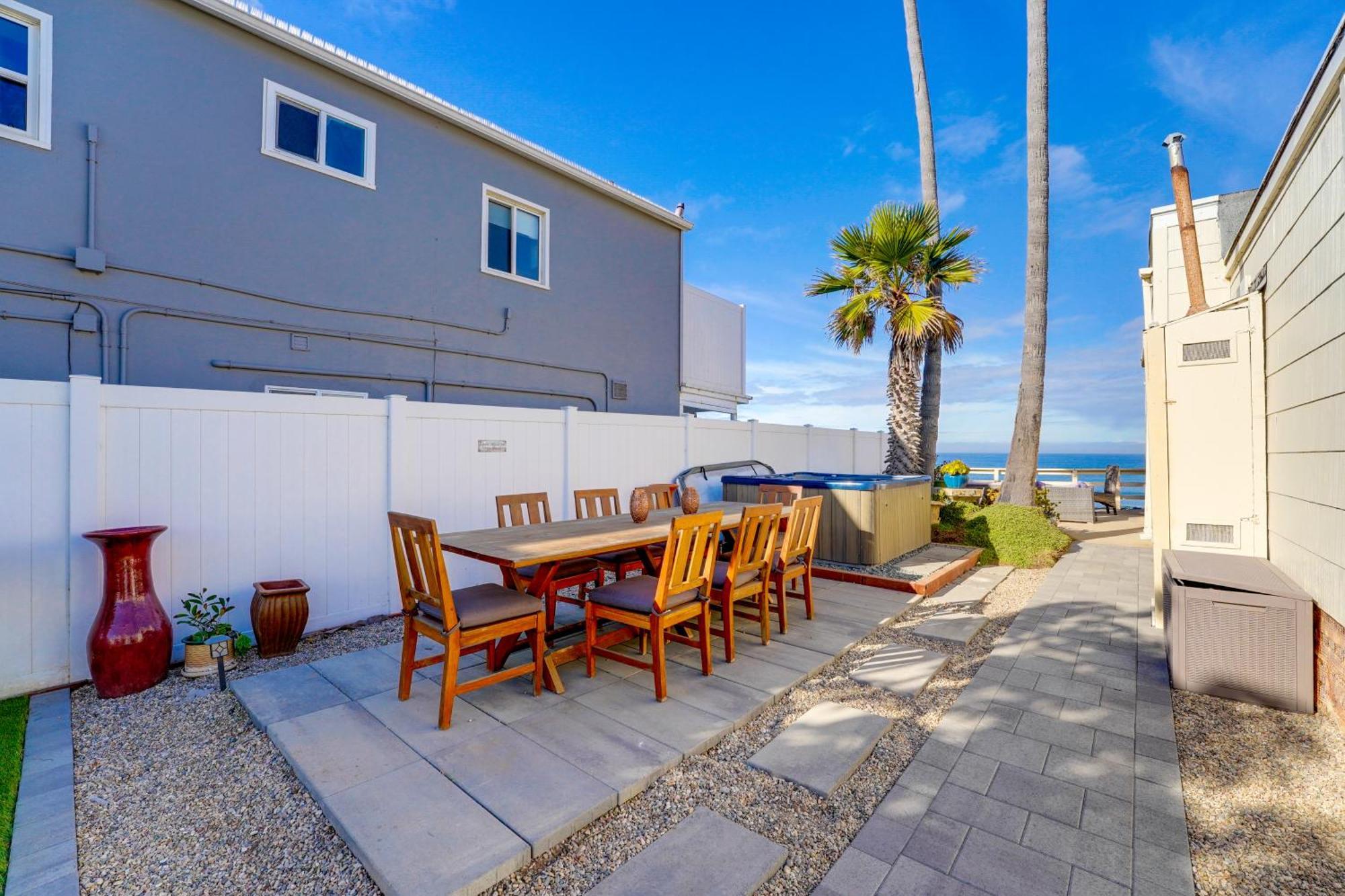 Stunning Oceanfront - Massive Patio, Hot Tub, Parking, Pet Friendly & Views! Villa San Diego