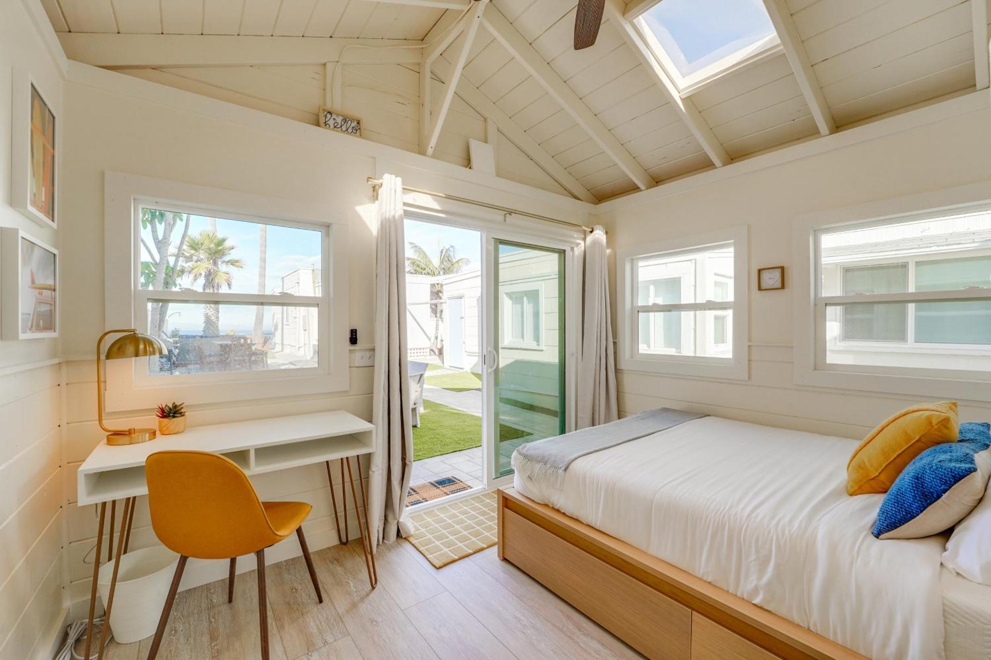 Stunning Oceanfront - Massive Patio, Hot Tub, Parking, Pet Friendly & Views! San Diego