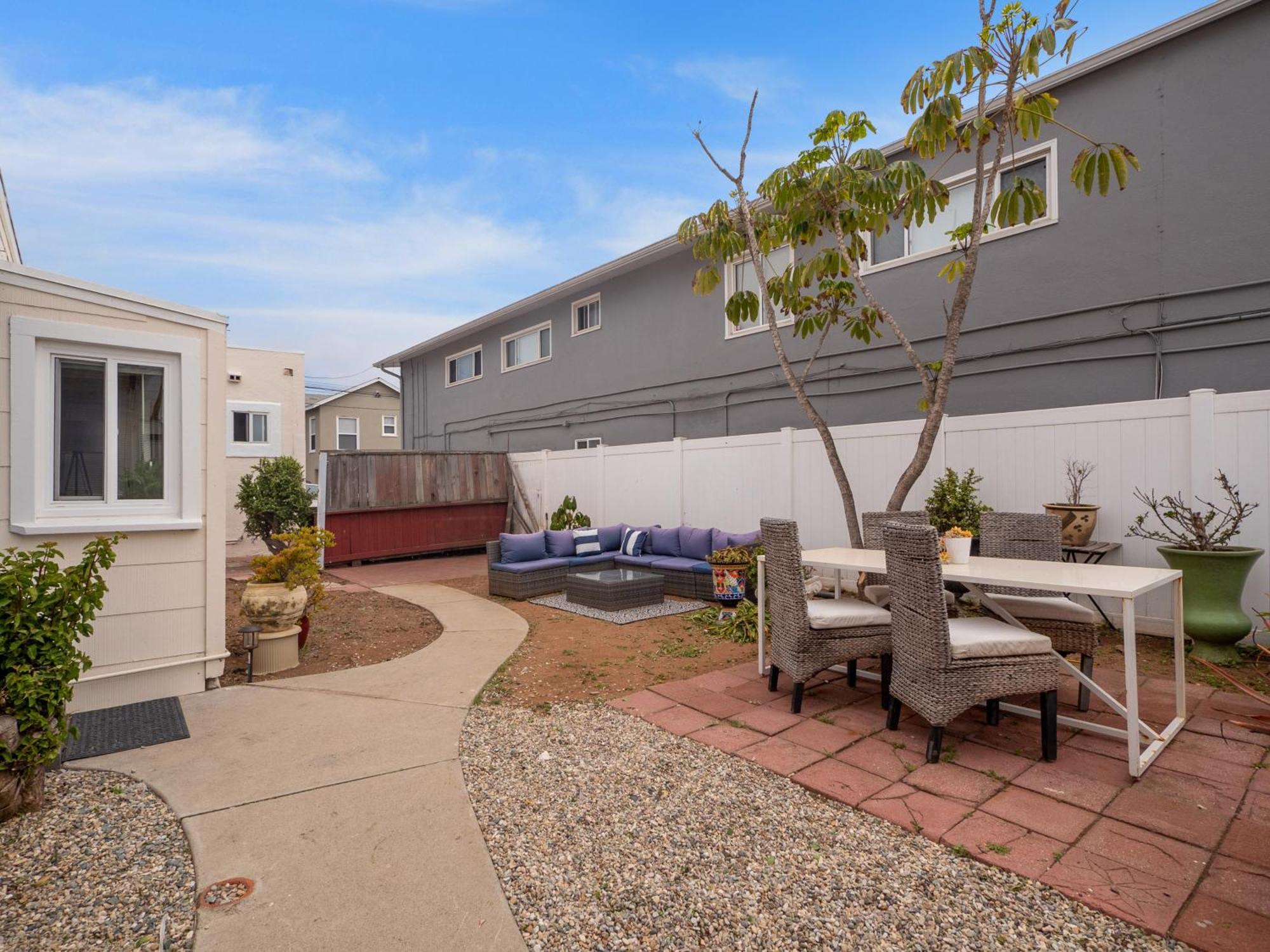 Stunning Oceanfront - Massive Patio, Hot Tub, Parking, Pet Friendly & Views! Villa *