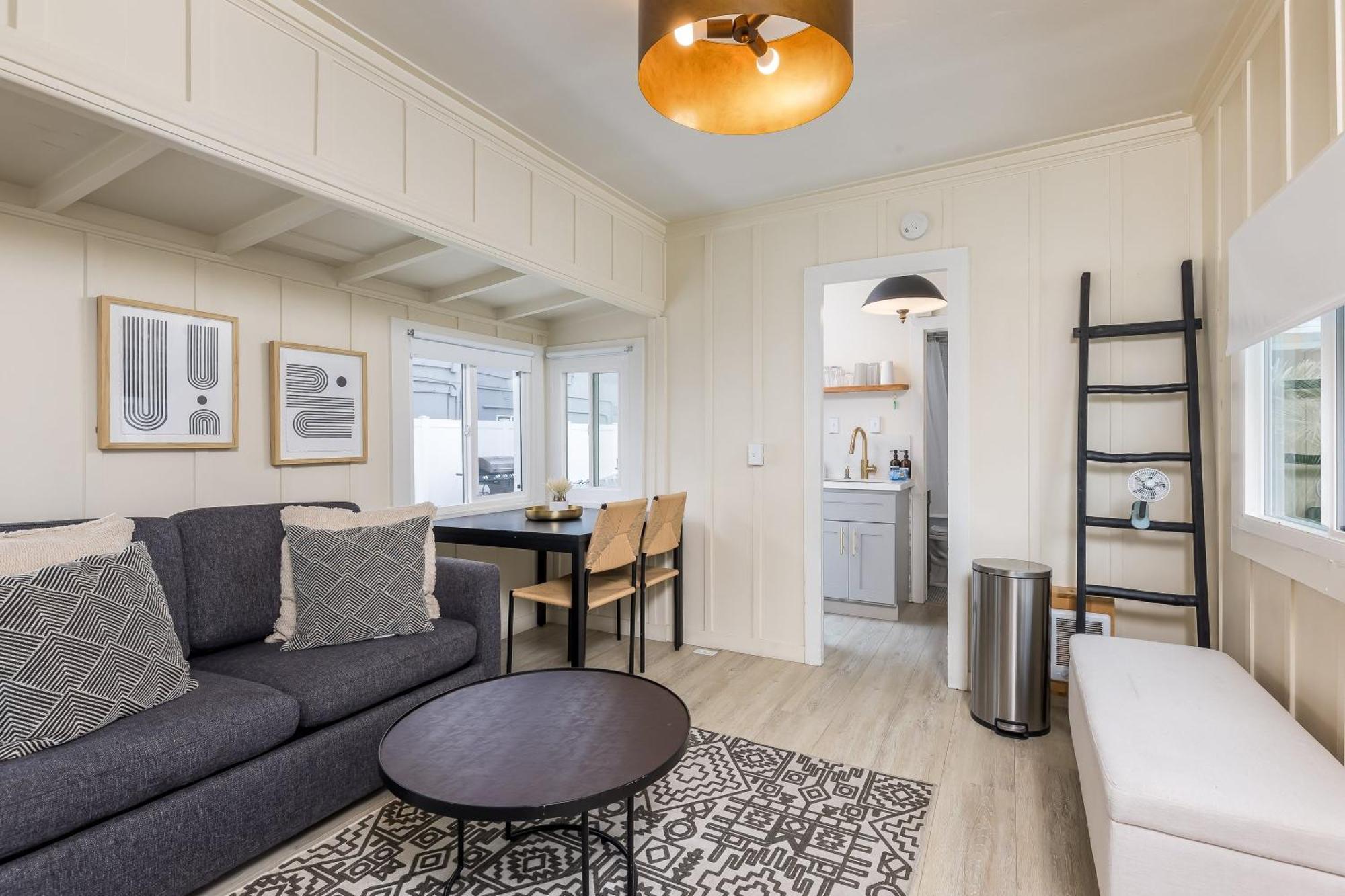 Villa Stunning Oceanfront - Massive Patio, Hot Tub, Parking, Pet Friendly & Views! *