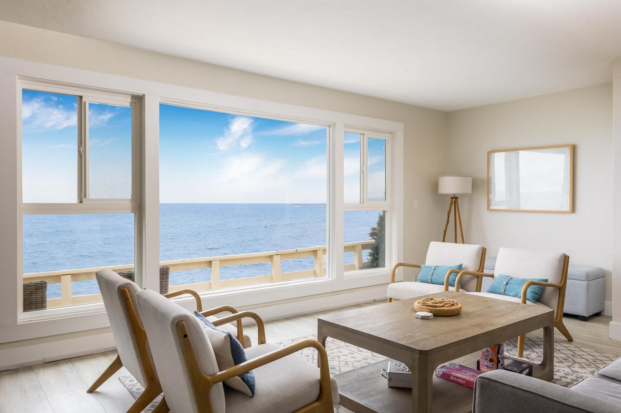 Stunning Oceanfront - Massive Patio, Hot Tub, Parking, Pet Friendly & Views! Villa *