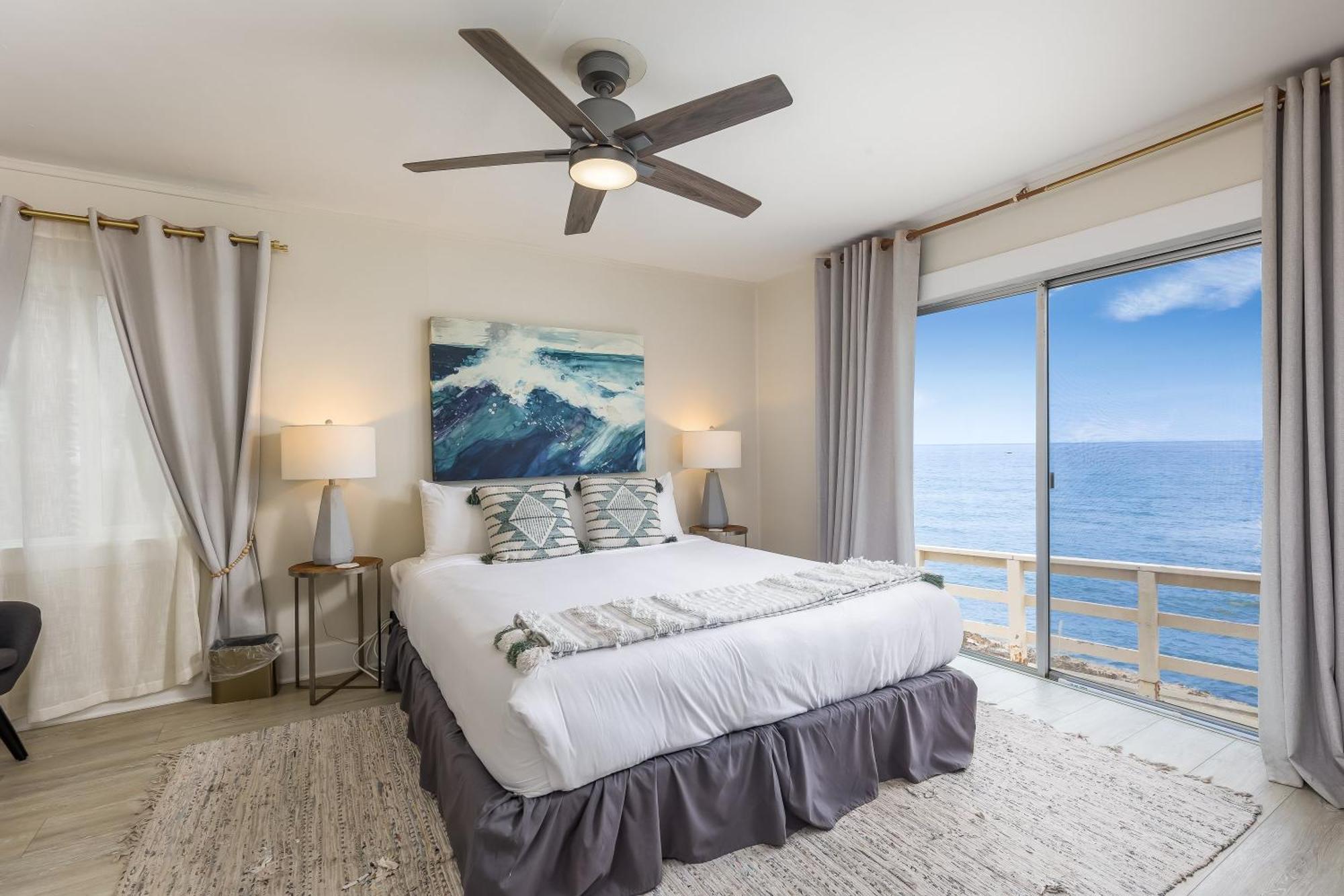 Villa Stunning Oceanfront - Massive Patio, Hot Tub, Parking, Pet Friendly & Views!