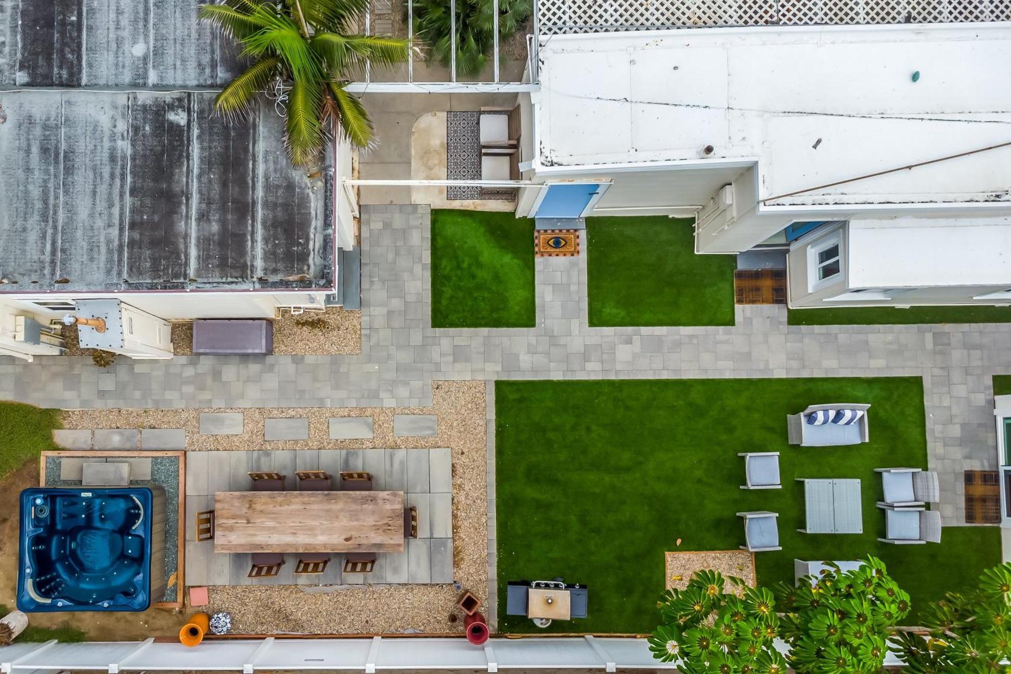 Villa Stunning Oceanfront - Massive Patio, Hot Tub, Parking, Pet Friendly & Views! *