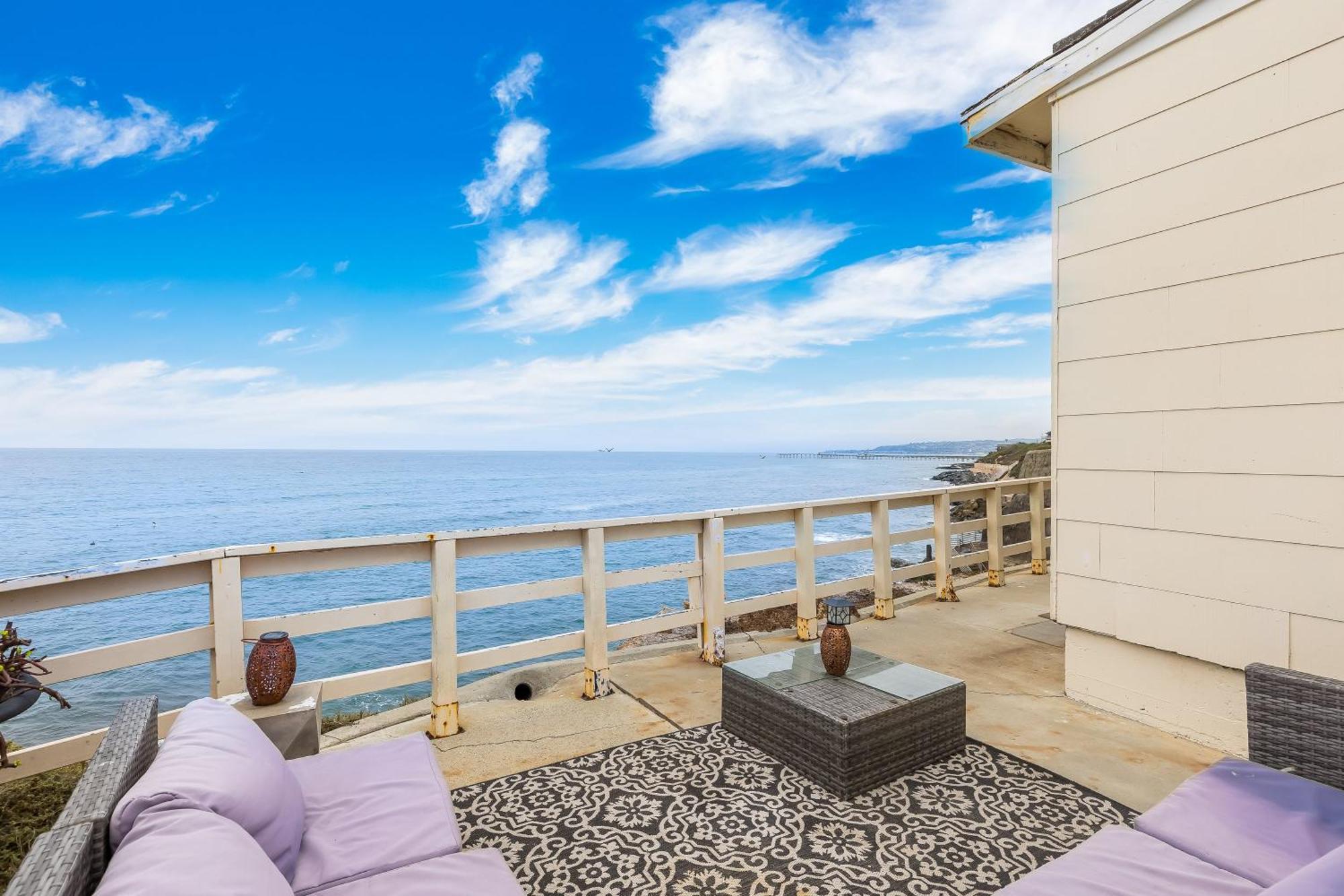 Villa Stunning Oceanfront - Massive Patio, Hot Tub, Parking, Pet Friendly & Views! *