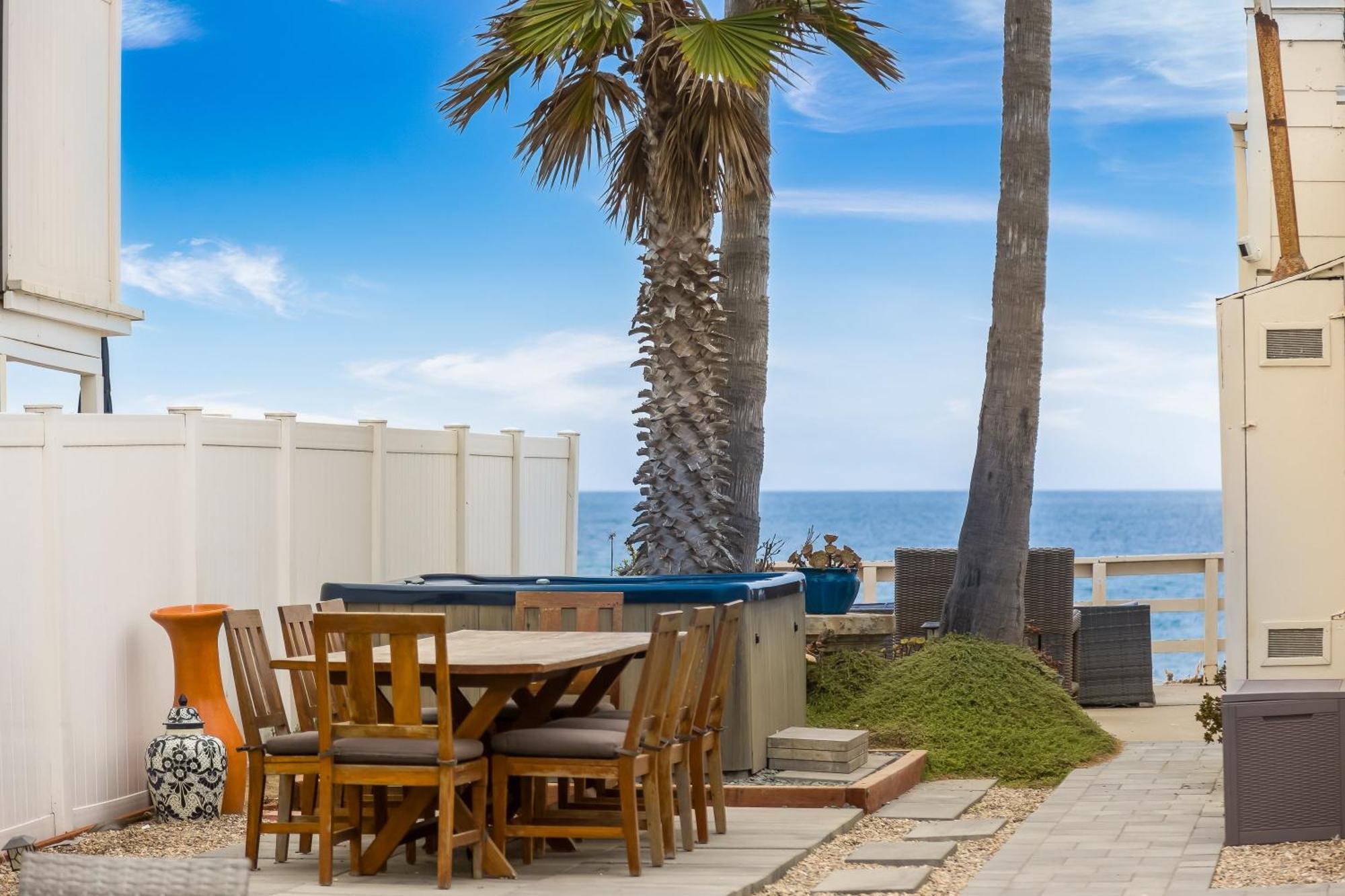 Stunning Oceanfront - Massive Patio, Hot Tub, Parking, Pet Friendly & Views! Villa San Diego